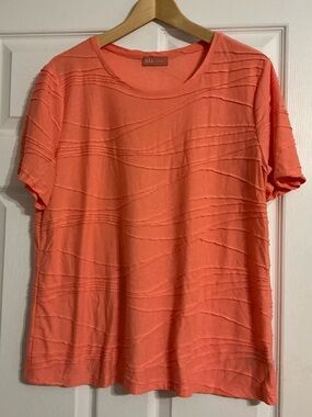 🎉3 for $15🎉 Coral Short-Sleeve Textured Wave Tee